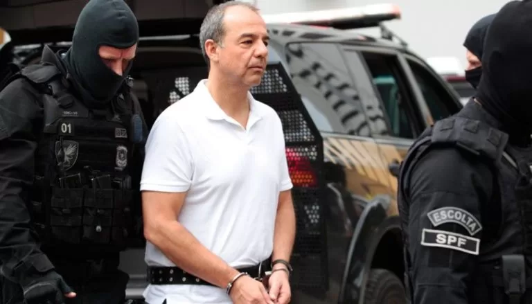 Sérgio Cabral deixa a solitária após um mês de punição