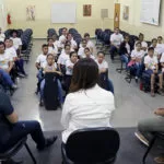 Músicos da Orquestra Sinfônica Brasileira participam de encontro com alunos do Moinho Cultural