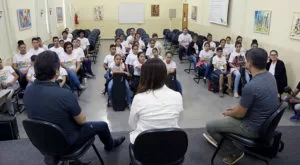 Leia mais sobre o artigo Músicos da Orquestra Sinfônica Brasileira participam de encontro com alunos do Moinho Cultural