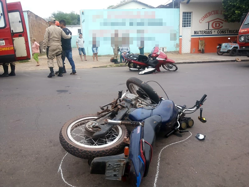 Você está visualizando atualmente Mulher fica ferida em colisão entre duas motocicletas