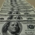 Dólar fecha semana a R$ 4,85 e atinge menor valor do ano