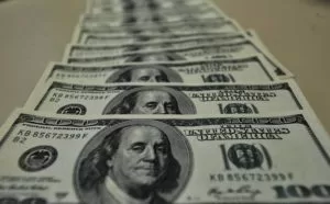 Leia mais sobre o artigo Dólar dispara com corte de juros e vai a R$ 4,16