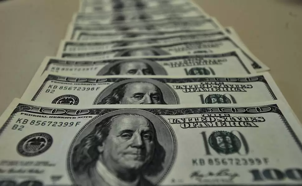 Leia mais sobre o artigo Dólar fecha semana a R$ 4,85 e atinge menor valor do ano