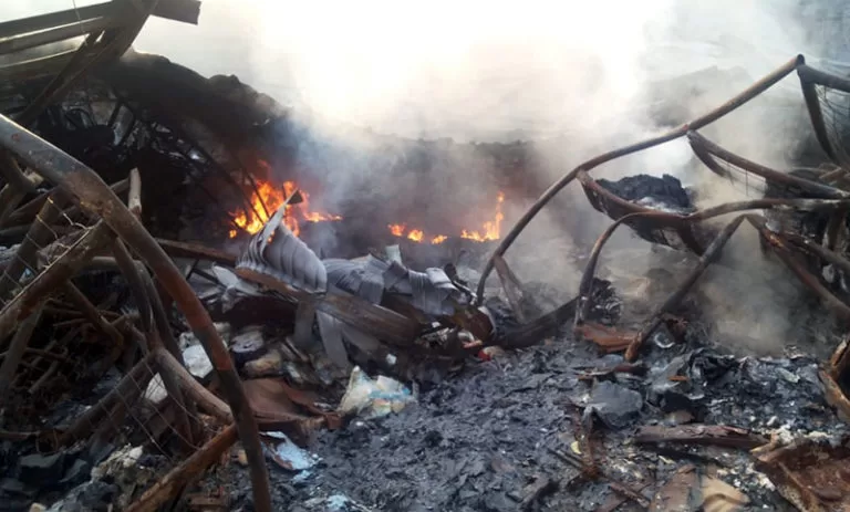 Escombros da loja tentação voltam a registrar focos de incêndio