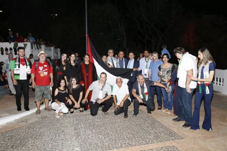 Praça Palestina reforma amizade e parceria entre corumbaenses e imigrantes