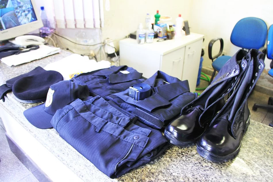 Você está visualizando atualmente Prefeitura entrega kits de uniformes para Guarda Municipal de Corumbá