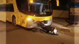 Leia mais sobre o artigo Motociclista morre após bater de frente com ônibus na região central de Corumbá