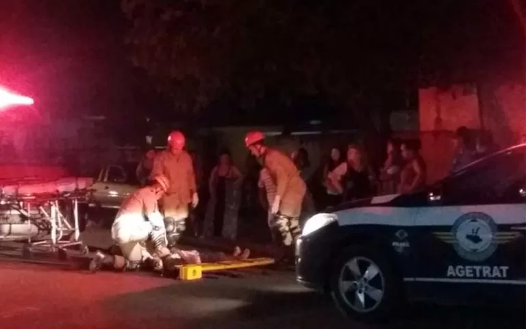 Idosa é atropelada e condutor de motocicleta foge sem prestar socorro