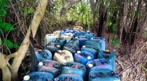 Leia mais sobre o artigo PF apreende mais de 2 mil litros de combustível clandestino no Canal do Tamengo | vídeo