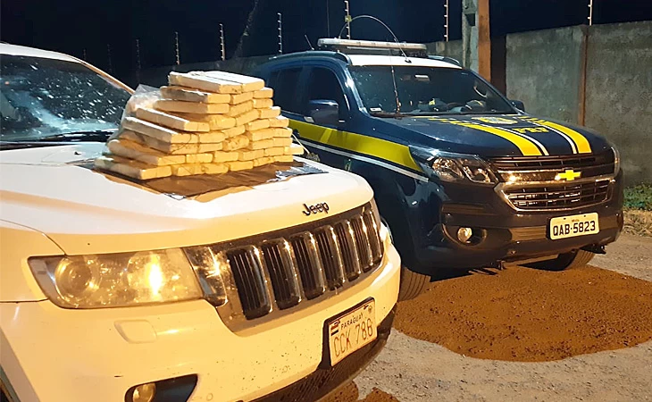 Você está visualizando atualmente Casal de paraguaios é preso transportando 40 Kg de cocaína em veículo de luxo na BR-262
