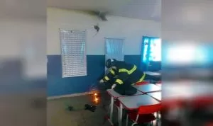 Leia mais sobre o artigo Princípio de incêndio mobiliza equipes do Corpo de Bombeiros em escola de Ladário