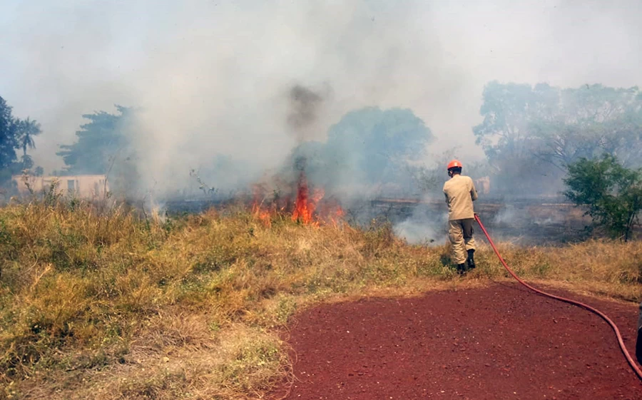 Você está visualizando atualmente Incêndios em vegetação mobilizam equipes do Corpo de Bombeiros em Corumbá e Ladário