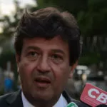 “A gente vacinou mais gado do que gente”, diz Mandetta sobre o Sarampo