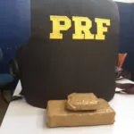 Em fiscalização de rotina PRF apreende mochila com droga dentro de ônibus