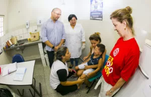 Leia mais sobre o artigo Secretaria de Saúde faz apelo para que pais vacinem crianças contra o Sarampo em Corumbá