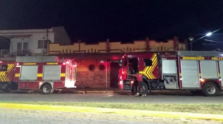Princípio de incêndio em churrascaria no centro mobiliza equipe do Corpo de Bombeiros