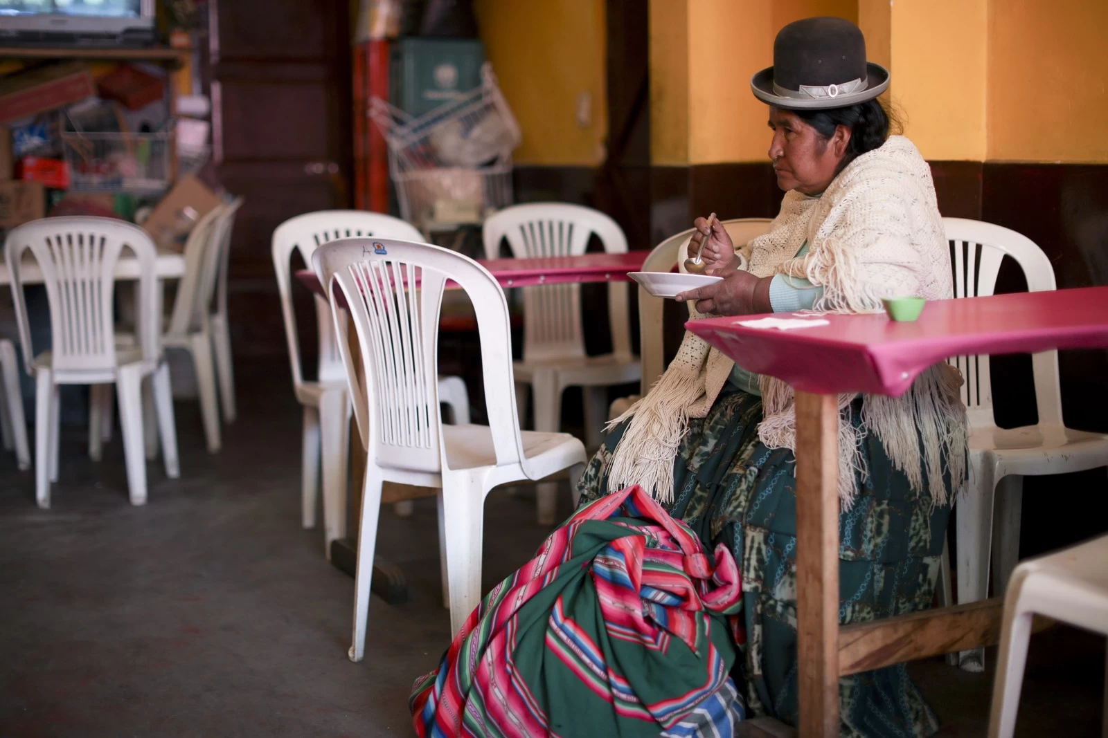 Você está visualizando atualmente Com estradas bloqueadas, Bolívia vive escassez de comida e combustível