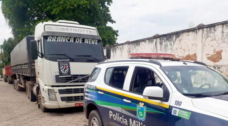 Carreta roubada em São Paulo é recuperada pela Polícia Militar em Corumbá