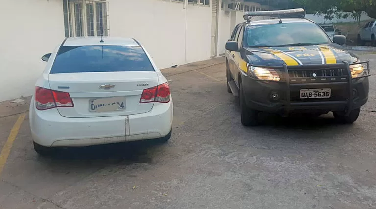 Em abordagem na BR-262 PRF recupera veículo roubado na Capital