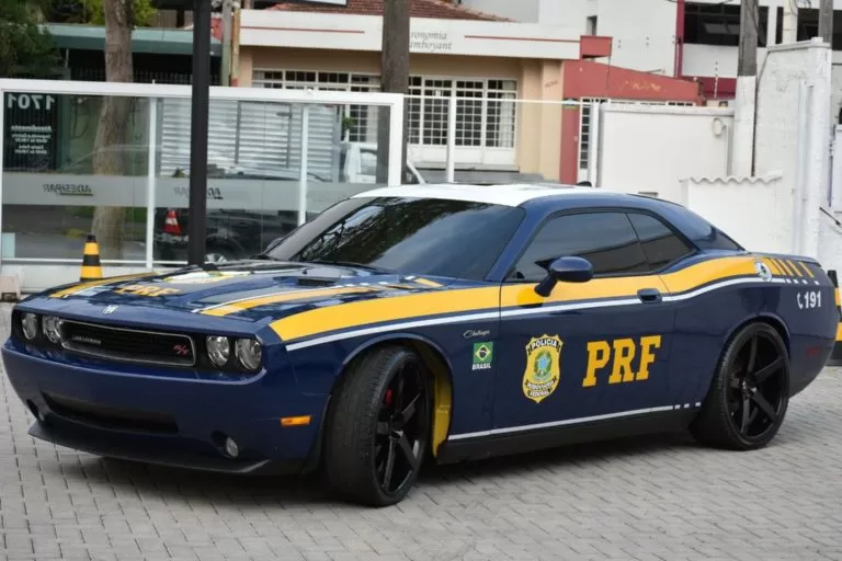 PRF passa a usar Dodge Challenger apreendido em ação contra o tráfico