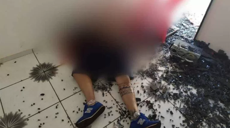 Pistoleiros invadem casa e executam traficante com mais de 30 tiros em MS