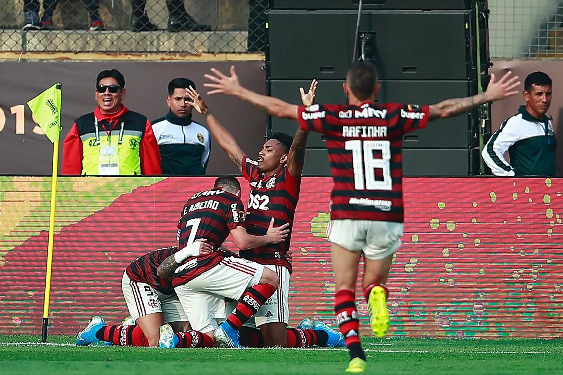 Leia mais sobre o artigo Com gols de Gabigol, Flamengo vira sobre o River e é campeão da Libertadores