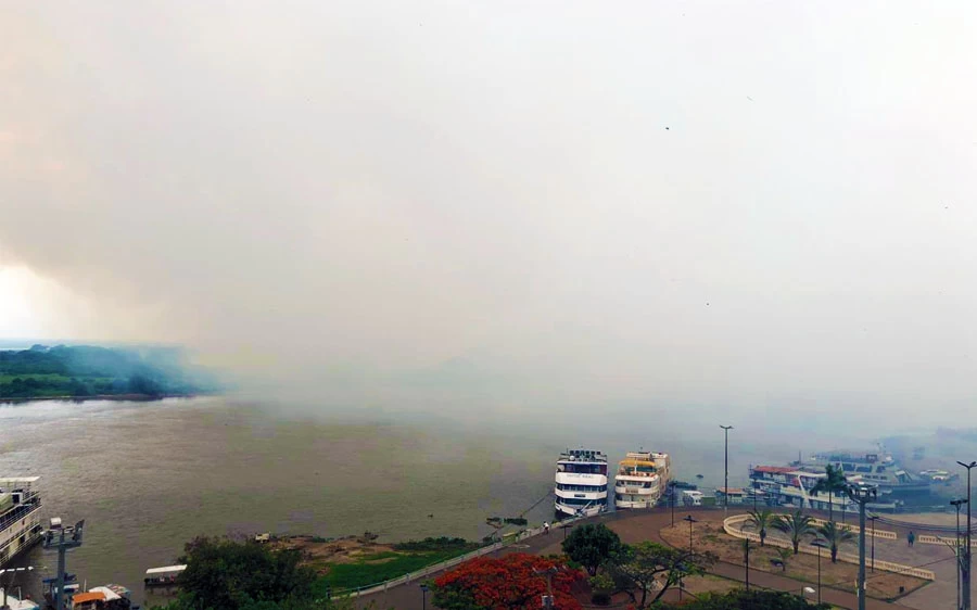 Você está visualizando atualmente Queimada traz “cortina de fumaça” para região do Porto Geral de Corumbá