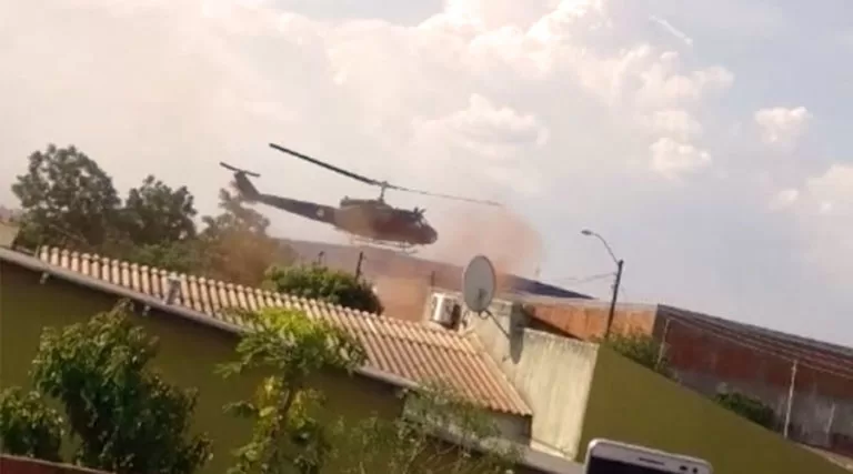 12 pessoas ficam feridas após queda de helicóptero que fazia combate ao tráfico na fronteira