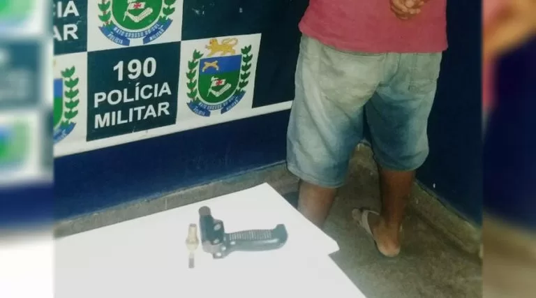 Foragido da justiça é preso por populares em posse de arma de fogo