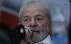 Leia mais sobre o artigo TRF-4 mantém condenação e aumenta pena de Lula no caso do sítio de Atibaia