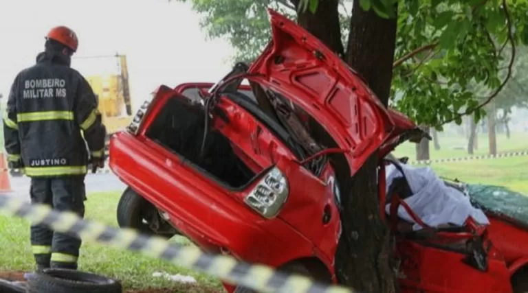Acidente ocorreu no final da manhã desta quarta-feira