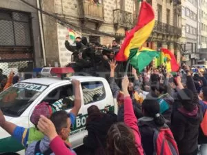 Leia mais sobre o artigo Policiais bolivianos se amotinam e intensificam crise política na Bolívia | Vídeo