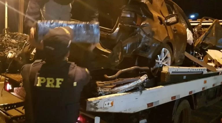Traficante morre após bater carro carregado de maconha ao fugir da PRF