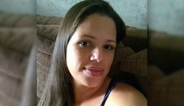 Homem que matou esposa na frente do filho é condenado a 27 anos de prisão