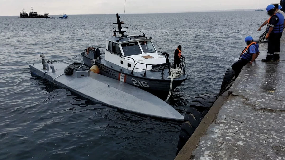 Leia mais sobre o artigo Peru intercepta submarino do tráfico com 2 toneladas de cocaína