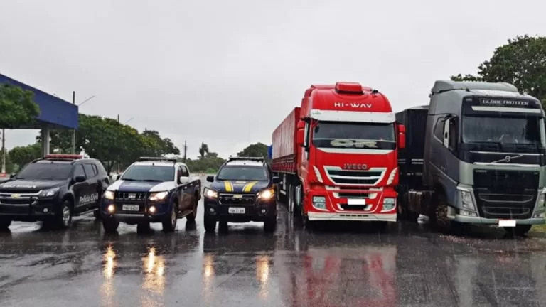 Acusados de roubo e sequestro são presos e Polícia recupera dois caminhões que seguiam para Bolívia