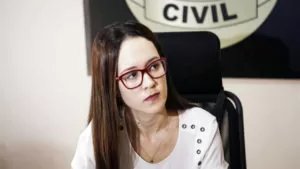 Leia mais sobre o artigo Mãe segurava menina para pai praticar abusos, conta delegada sobre crianças encontradas sozinhas