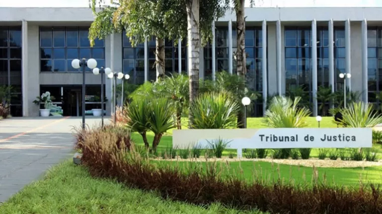 Concurso TJMS oferece 350 vagas e salário inicial de R$ 7.960, com provas marcadas para janeiro de 2026.