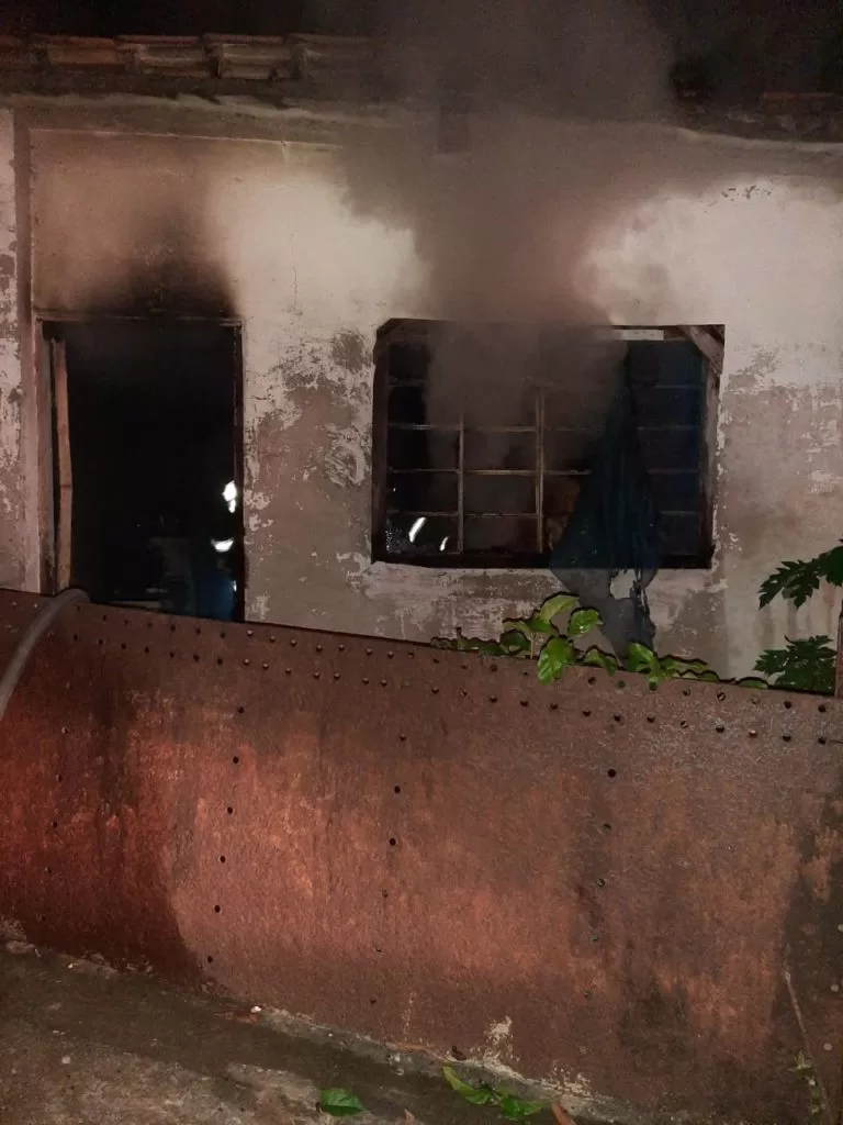 Mulher morre asfixiada em incêndio no bairro Cervejaria