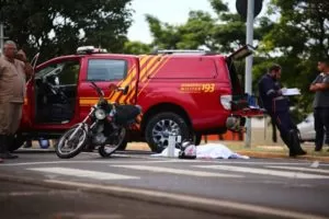 Leia mais sobre o artigo Caminhão passa por cima de  motociclista em Campo Grande
