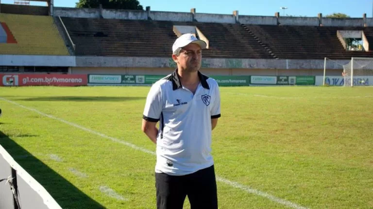 Corumbaense anuncia troca de treinador e dispensa de seis atletas após derrota em estreia