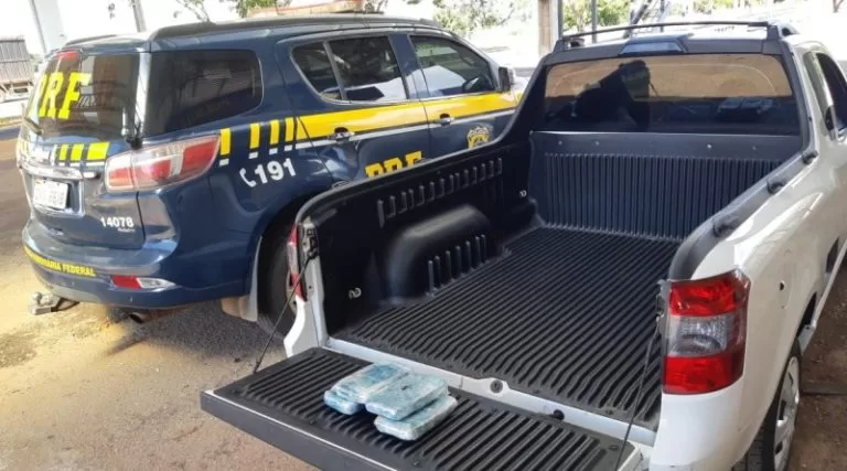 PRF apreende cocaína e recupera três veículos na BR-262