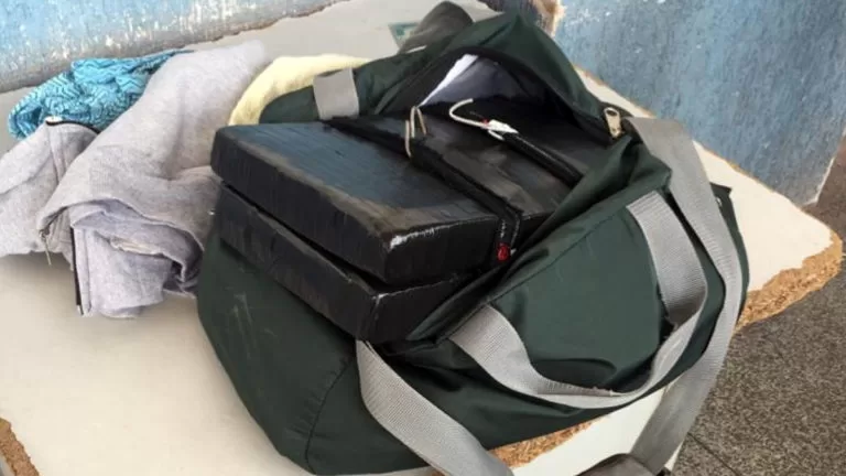 Homem é preso ao tentar ingressar no Brasil com 6 Kg de cocaína