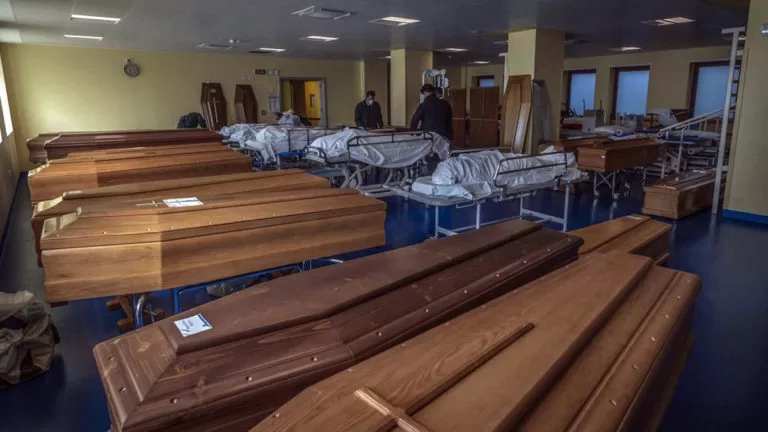 Coronavírus: Itália tem 793 mortes em 24 horas e total é de 4.825