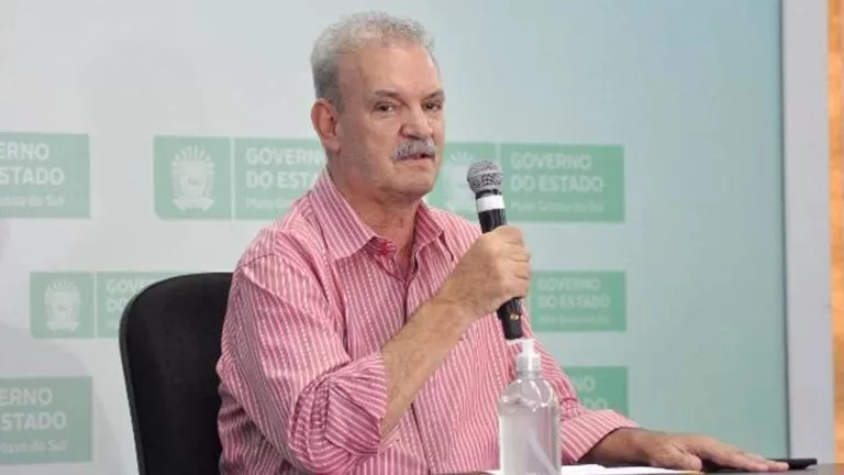 Profissionais que atenderam primeira vítima de Covid-19 também contraíram doença, diz secretário