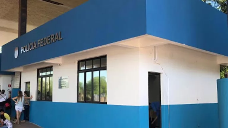 Família haitiana expulsa da Bolívia é acolhida pela PF e permanece em quarentena após ter ingresso liberado no Brasil