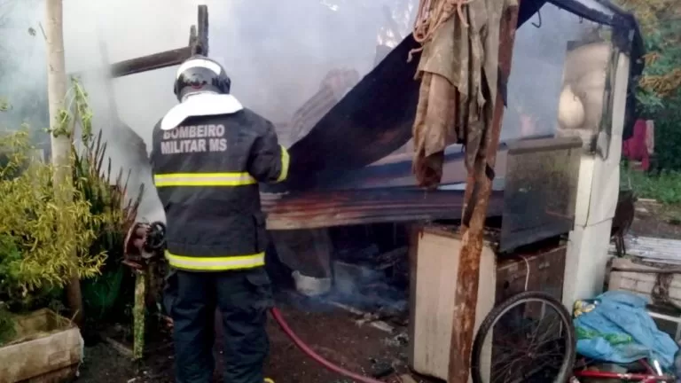 Incêndios iniciados em fogões a lenha mobilizam equipes do Corpo de Bombeiros