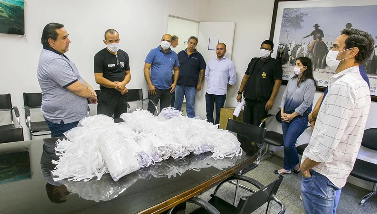 Você está visualizando atualmente Agepen faz doação de 5 mil máscaras confeccionadas por detentos para Prefeitura de Corumbá
