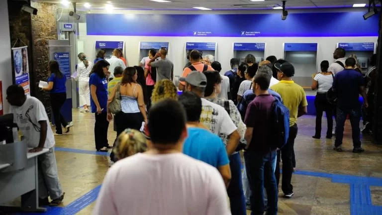 Governo transfere PIS/Pasep para o FGTS e permite saque de R$ 1.045