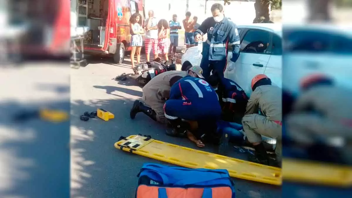 Você está visualizando atualmente Bombeiros socorrem motociclista que colidiu em carro estacionado no Popular Velha